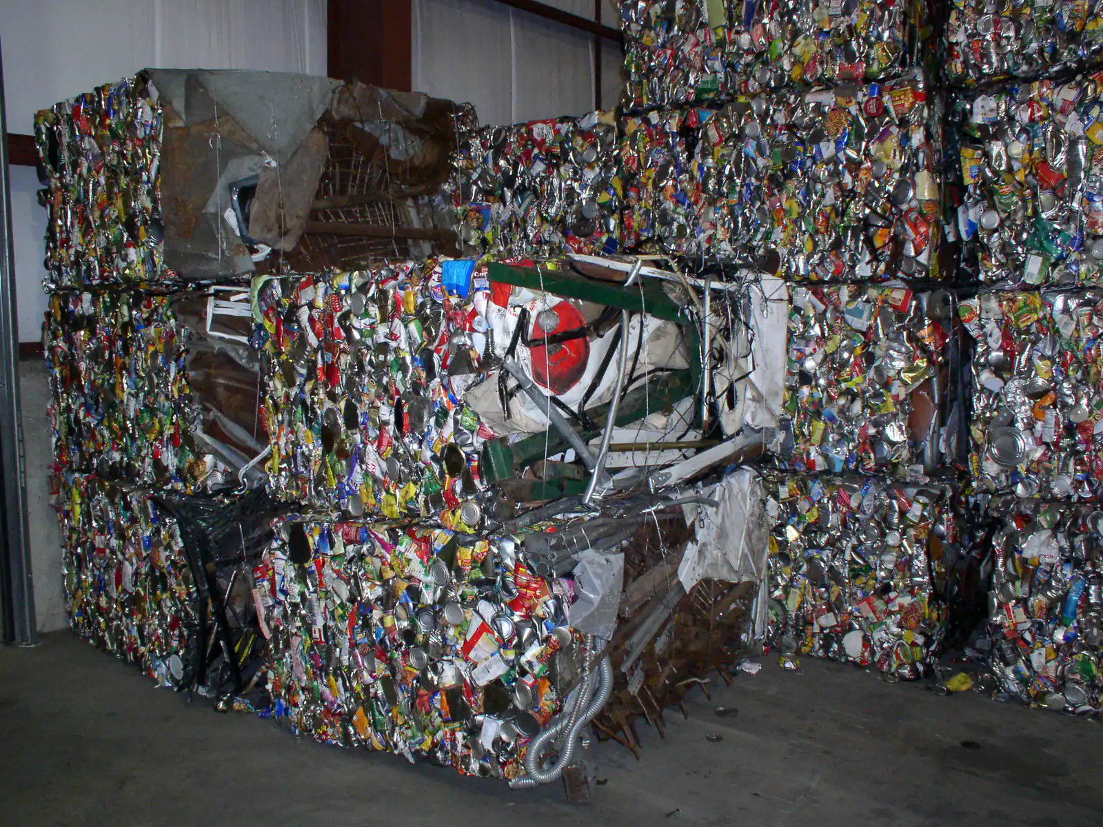 Balles d’emballages métalliques et de tôles minces compactés